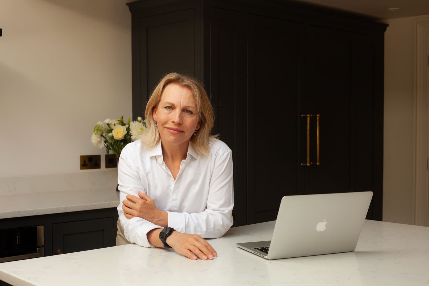 Lisa Cartlidge, clinical hypnotherapist, smiling at home in the Cotswolds